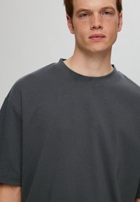 Selected Homme SLH LOOSE OSCAR O NECK TEE - Basic póló - asphalt