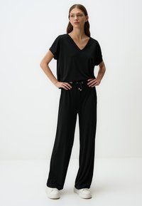 HIGH WAIST WIDE LEG JOGGER  WITH POCKETS - Pantaloni sportivi - black