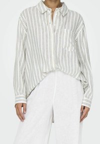 Camicia a righe in tessuto leggero, con colletto, taschino sul petto e vestibilità comoda, caratterizzata da linee verticali in colori tenui.