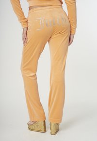 Juicy Couture TINA - Treniņtērpa apakšdaļas - papaya