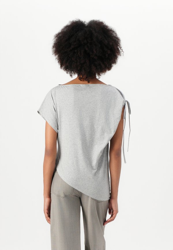 MAIN - Basic T-shirt4