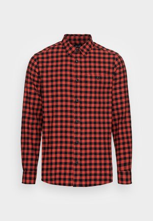 Chemise en flanelle à carreaux rouges et noirs, à manches longues, avec un bouton sur le devant, un col boutonné et une poche sur la poitrine. Texture douce.