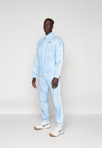 Lacoste Sport TRACKSUITS TRACK SET - Träningsset - light blue/white