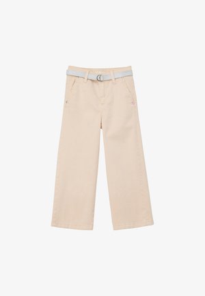 Beige wijde broek van katoen, met een zilveren riem met een ronde gesp en minimale stikdetails aan de voorkant.