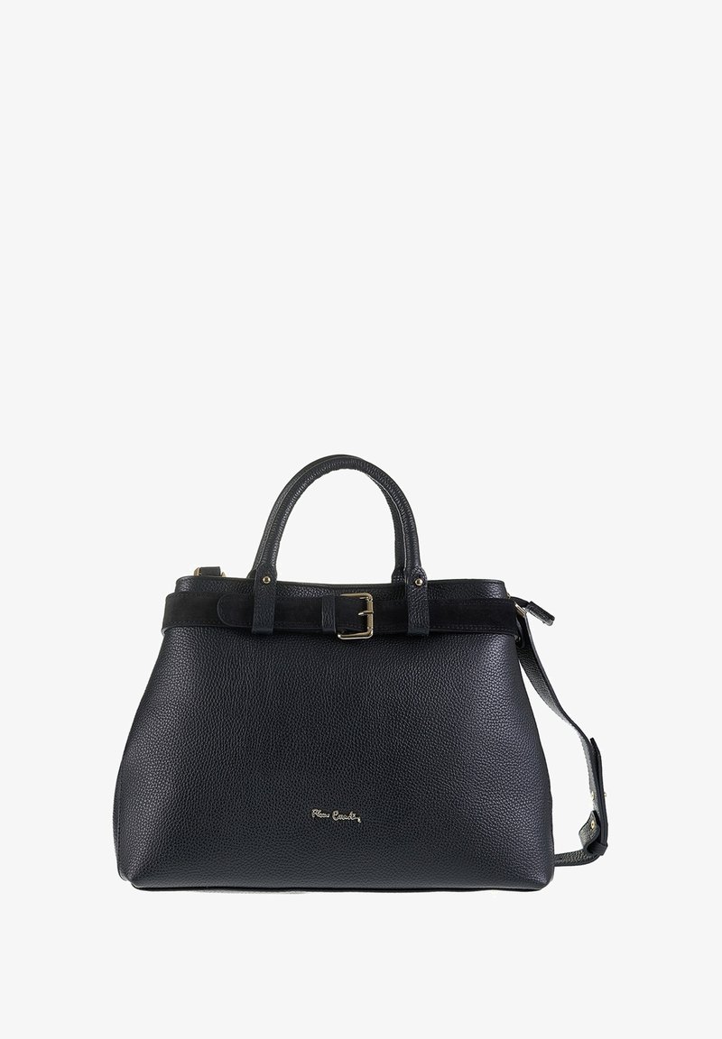 Zwarte leren handtas met textuur, dubbele handvatten, een bovenste sluitband en een gouden logo-embleem op de voorkant.