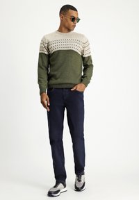 Kigili Strickpullover - medium khaki