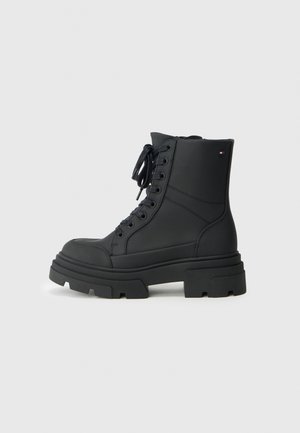 Botine cu șireturi - black