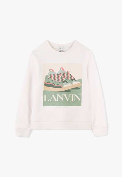 Sweatshirt blanc avec un graphisme de baskets vertes aux accents roses et rouges. Logo "LANVIN" en dessous du design. Tissu doux et texturé.