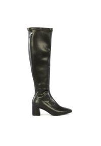 Botas negras de cuero hasta la rodilla con punta afilada, tacón cuadrado y textura suave. Acabado brillante con un diseño ajustado para una silueta elegante.