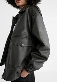 Stradivarius Veste en similicuir - grey