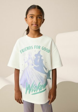 Weißes, übergroßes T-Shirt mit einem Grafikdruck von einer Prinzessin und einer Hexe, mit dem Text "FRIENDS FOR GOOD" und "Wicked" in Türkis. Weicher Stoff.