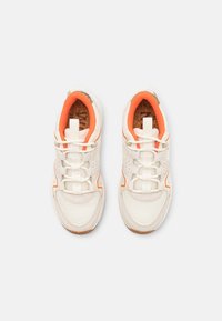 Woden SIF REFLECTIVE - Sneaker low - whisper white/tiger