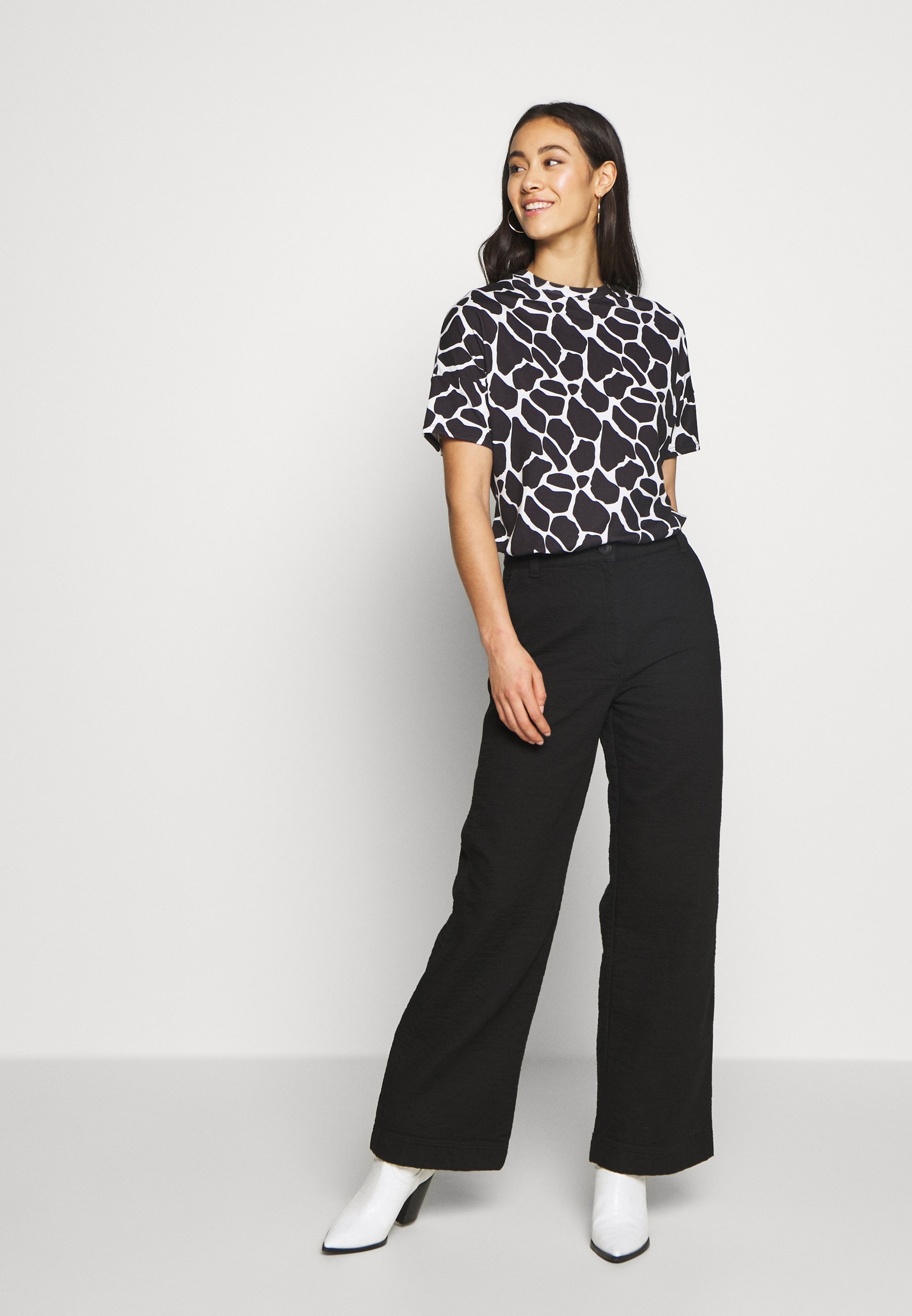 Weekday DELILAH TROUSER Bukse blacksvart Zalando.no Weekday DELILAH TROUSER - Bukse - black