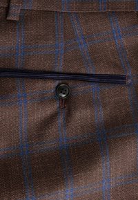 Next TAILORED FIT CHECK - Chinot - rust brown