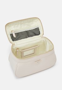 GUESS Make Up Case Stone - Beauty Case Da Viaggio Con Portachiavi