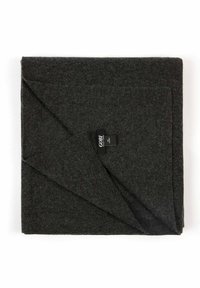 Mörkgrå ullfilt, mjuk textur, rektangulär form, med en vikt kant och en liten svart "GOBI"-etikett i hörnet.