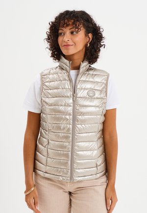 Lichte, mouwloze puffer vest in metallic beige, met horizontale quilting, een hoge kraag, een ritssluiting aan de voorkant en een ronde logo-accent.