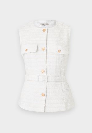 Veste sans manches blanche texturée avec boutons dorés, deux poches poitrine, encolure ronde et ceinture assortie en tissu à la taille.