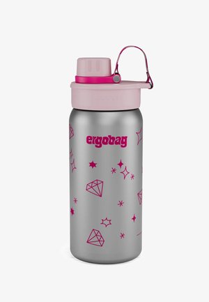 Edelstahl-Wasserflasche mit rosa Deckel und Trageschlaufe. Verziert mit lila Diamant- und Sternmotiven, dazu das "ergobag"-Logo in rosa Schrift.