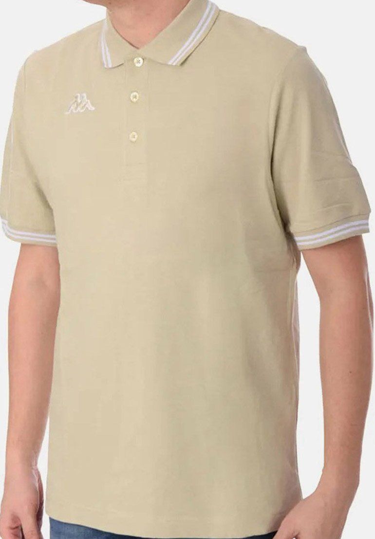 Polo shirt beige realizzato in tessuto, con colletto classico, tre bottoni e dettagli a strisce bianche sulle maniche; logo sul petto.