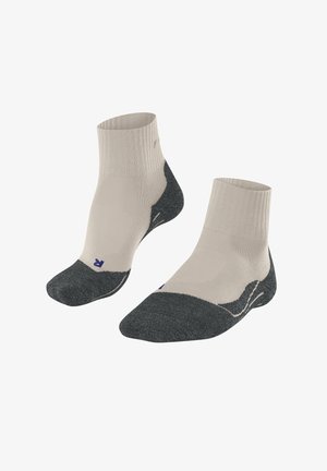 Beige und dunkelgraue Knöchelsocken mit geripptem Bündchen, gepolstertem Fußbett, verstärkter Spitze und Logo-Akzent in Lila.