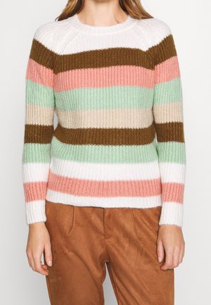 Gebreide trui met horizontale strepen in bruin, roze, wit, groen en beige. Geribbelde textuur met een ronde halslijn en aangesloten manchetten.