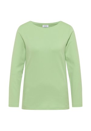 Camisa de algodón verde de manga larga con escote barco. Textura suave y lisa, diseño sencillo. No presenta patrones ni adornos adicionales.