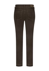 Brune corduroy bukser med slim fit, der har to baglommer og et taljebadge. Glat tekstur med lodrette ribber.