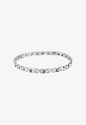 Bracciale in argento con maglie rettangolari, accenti di gemme blu inseriti in cornici quadrate e una finitura liscia e lucida.