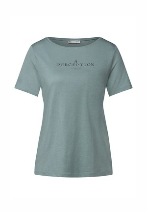 T-shirt à manches courtes bleu clair avec un col rond et le texte noir "PERCEPTION modern vibes daily" imprimé sur le devant.