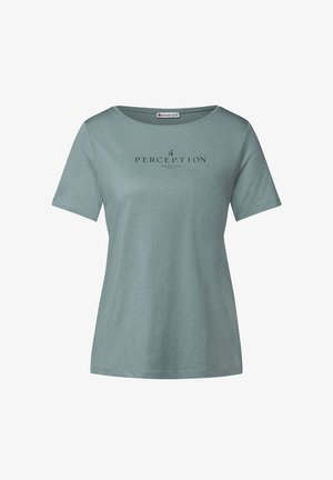 T-shirt à manches courtes bleu clair avec un col rond et le texte noir "PERCEPTION modern vibes daily" imprimé sur le devant.