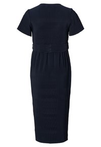 Kombination aus einem marineblauen Midikleid mit kurzen Ärmeln, gerippter Textur, tailliertem Mieder und plissiertem Rock. Das Kleid hat eine taillierte Taille für eine definierte Silhouette.