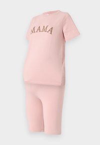 Pink maternity loungewear set featuring a short-sleeve T-shirt with "MAMA" printed in brown and matching knee-length shorts. Soft cotton material.