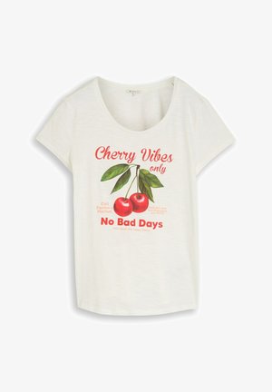 Tricou alb cu mânecă scurtă, cu text roșu „Cherry Vibes only No Bad Days” și ilustrație cu două cireșe cu frunze verzi.