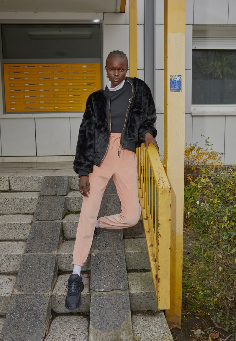 adidas Originals JOGGER - Treningo apatinė dalis - ambient blush