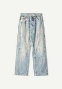 Jeans in denim blu sbiadito con una vestibilità rilassata, caratterizzati da zone consumate e motivi decorativi a forma di stella realizzati con borchie rialzate sul davanti.
