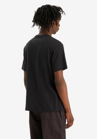Levi's® RELAXED FIT - T-shirt print - original white
