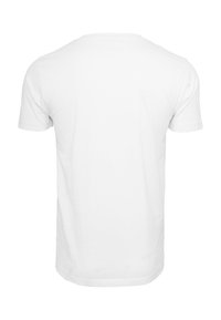 Hvid bomulds t-shirt med korte ærmer, rund halsudskæring og en afslappet pasform. Stoffet ser blødt og glat ud uden synlige mønstre eller grafik.
