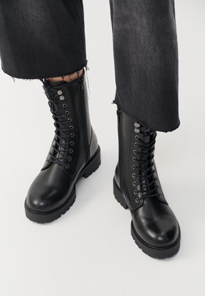 Nauhalliset nilkkurit - black