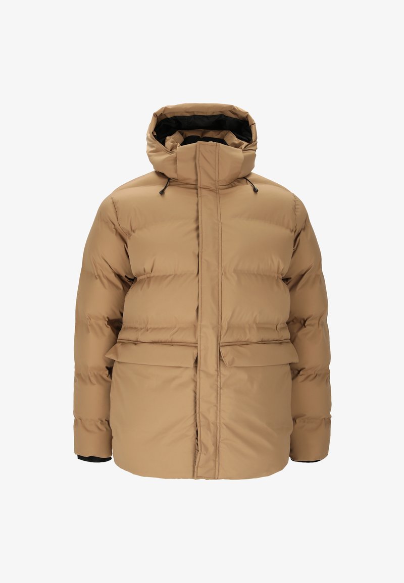 Brun pufferjakke med høj krave, frontlynlås, snøre i hætten og to lommer ved taljen. Tekstureret, isoleret design.