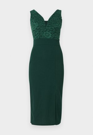 Grünes Kleid mit einem Spitzen-Oberteil mit floralen Mustern, einem tiefen V-Ausschnitt und einem taillierten Rock mit einem seitlichen Schlitz für zusätzliche Details.