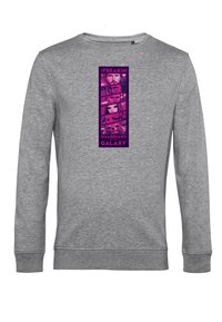 Grå sweatshirt med långa ärmar som har en vertikal grafisk design i lila och svart, som föreställer karaktärer från "Guardians of the Galaxy."