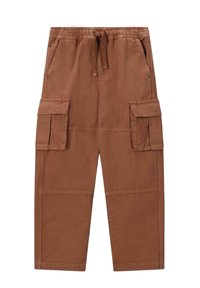 Bruine cargobroek met elastische tailleband, trekkoord, voor- en zijflapzakken, en zichtbare stikseldetails.