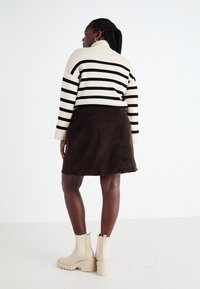Vero Moda Curve VMCETTA SKATER  - A-lijn rok - chocolate torte
