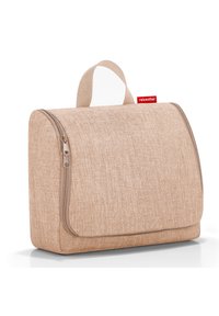 Beige Reisetasche aus Stoff mit einem oberen Griff, einem Reißverschluss und einer glatten, strukturierten Oberfläche. Logosticker an der Seite sichtbar.