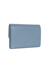 Hellblaues Leder-Portemonnaie mit strukturiertem Oberflächenfinish, gefaltetem Design und dezentem Prägungslogo auf der Vorderseite. Kompakte und schlanke Form.