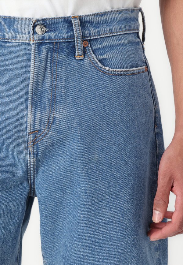 LOOSE - Denim shorts - medium wash2