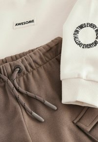 Next HIGH NECK AND POCKET JOGGERS SET - REGULAR FIT - Bluză de molton - ecru cream brown