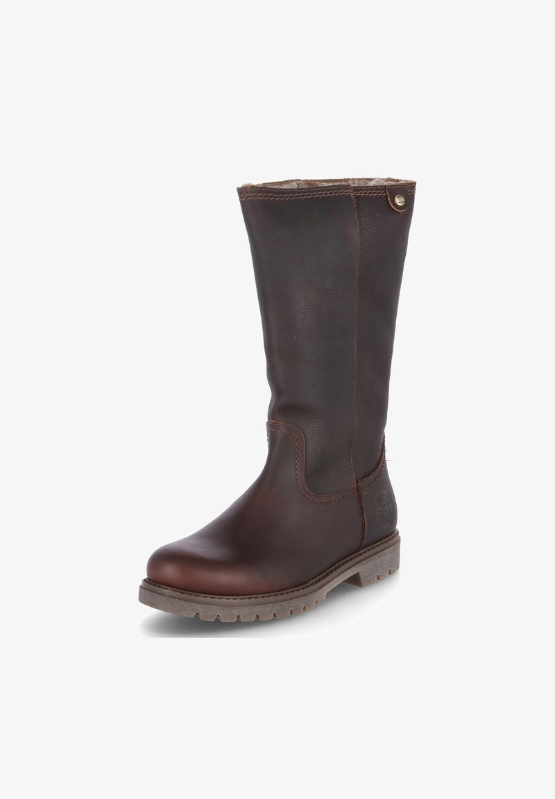 Bottes en cuir marron jusqu'au genou avec une finition lisse, un bout rond et une semelle texturée. Présente un détail de bouton doré près du haut.