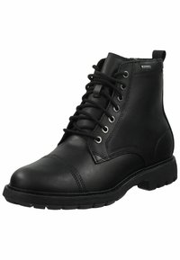 Botas de cuero negro hasta el tobillo con puntera redonda, cordones de siete ojales y una suela de goma resistente. Presenta detalles de costura y una lengüeta.